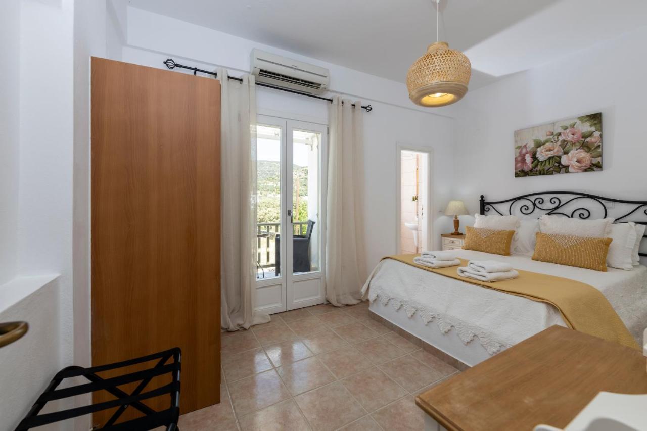 Pension Moschoula Platis Gialos  Bagian luar foto