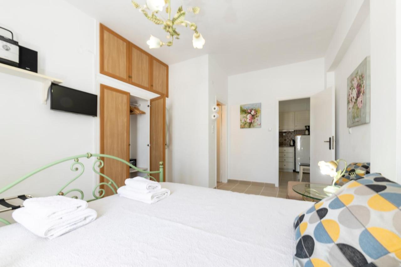 Pension Moschoula Platis Gialos  Bagian luar foto